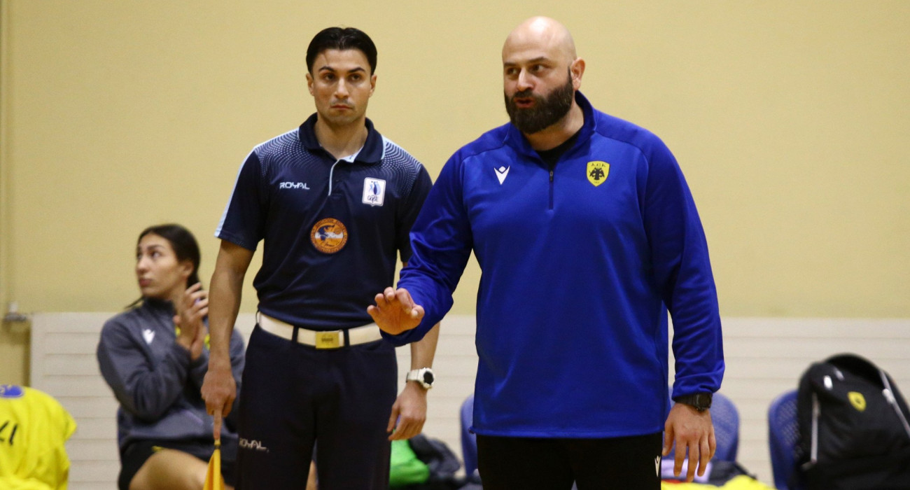 Ο προπονητής της ΑΕΚ, Ντεχρί Τζαν Ντεχριόγλου / Πηγή: Intime