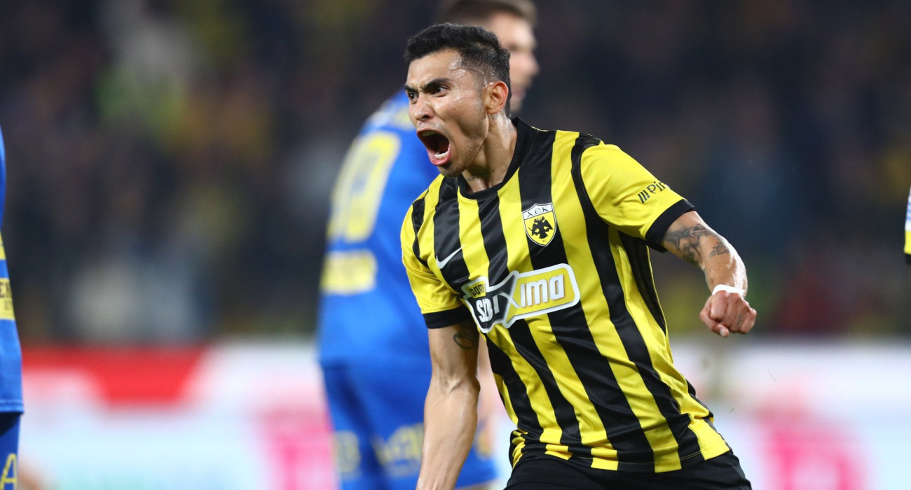 Ο Ορμπελίν Πινέδα πανηγυρίζει στο ΑΕΚ-Παναιτωλικός / Πηγή: Eurokinissi