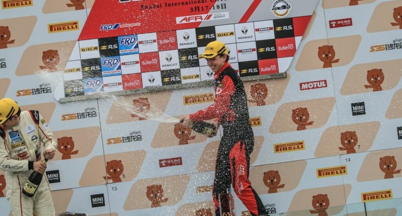 Ο Αντολίν Γκονζάλες πανηγυρίζει μία από τις νίκες του στην F3 / Screenshot