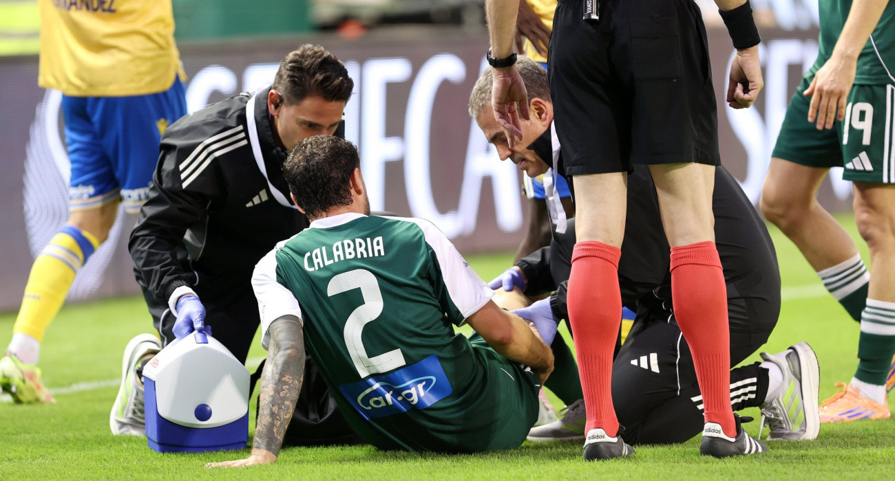 Ο Ντάβιντε Καλάμπρια την στιγμή του τραυματισμού του στον αγώνα με τον Αστέρα AKTOR - ΠΗΓΗ: INTIME