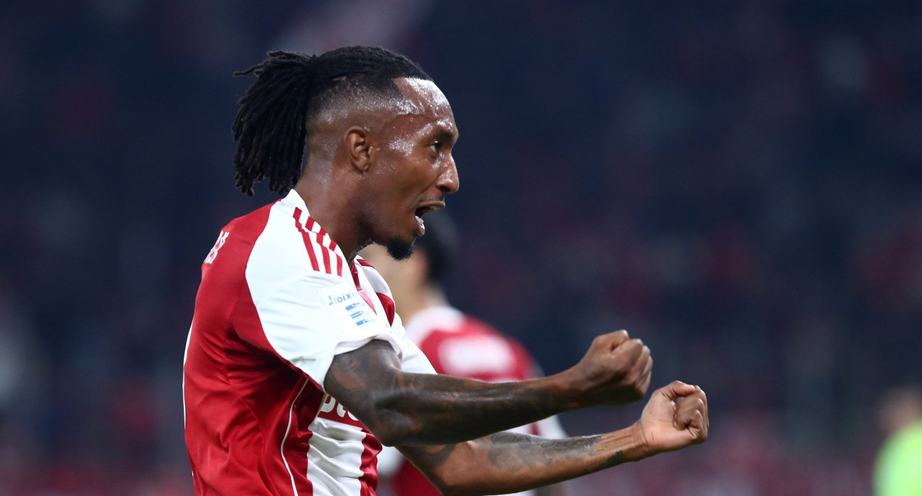 O Ζέλσον Μάρτινς με τη φανέλα του Ολυμπιακού/Πηγή: Intime