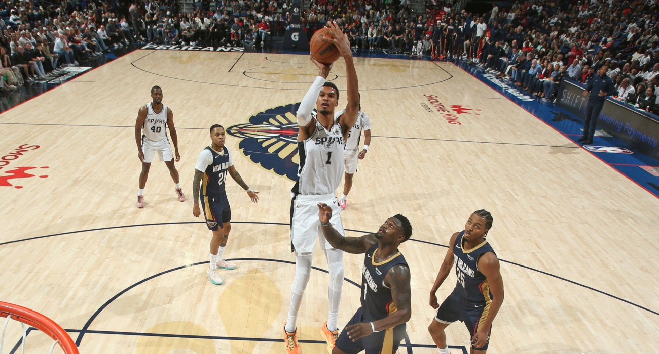 Ο Βίκτορ Γουεμπανιαμά/Photo by Layne Murdoch Jr./NBAE via Getty Images