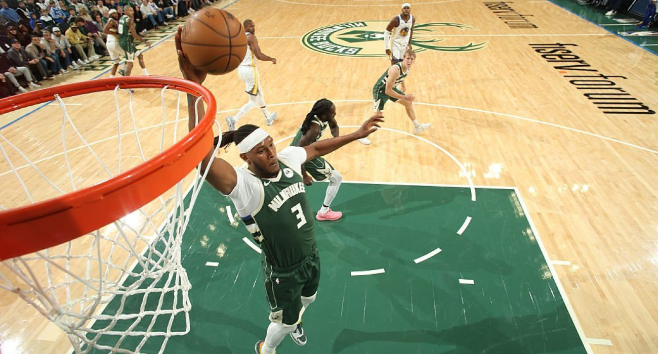 Ο Μάιλς Τέρνερ - Photo by Gary Dineen/NBAE via Getty Images