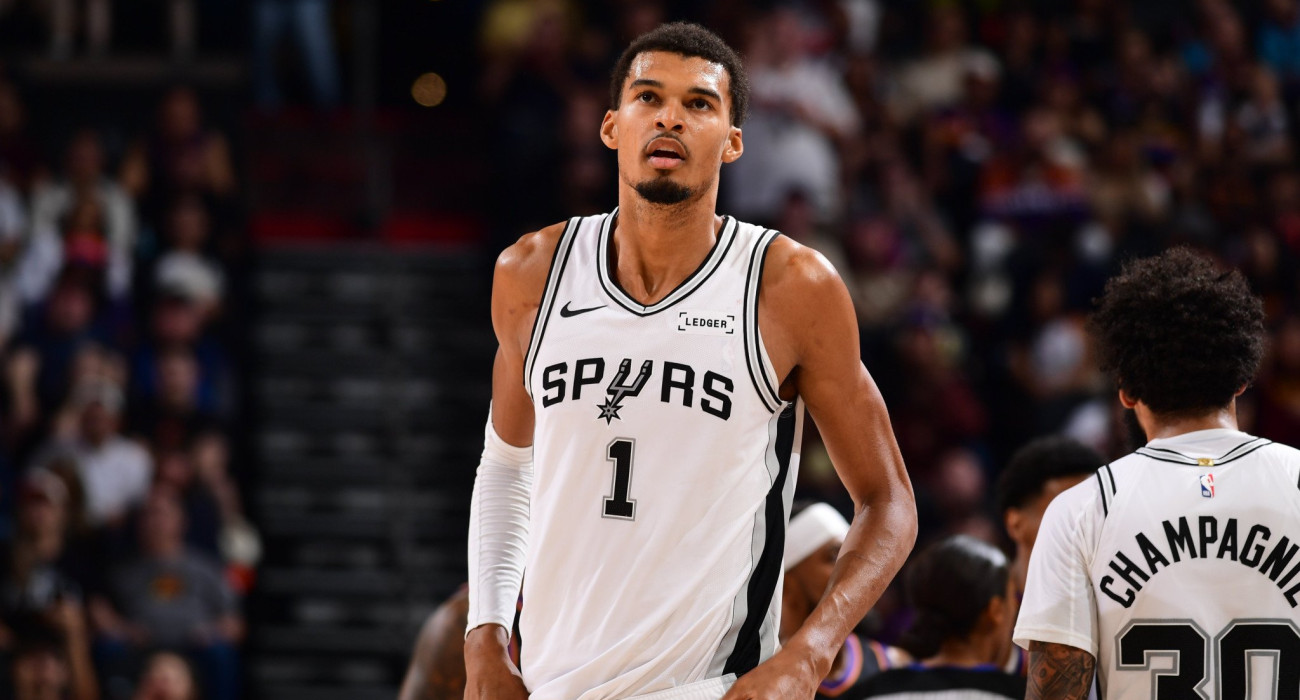 Ο Βίκτορ Γουεμπανιαμά - Photo by Kate Frese/NBAE via Getty Images