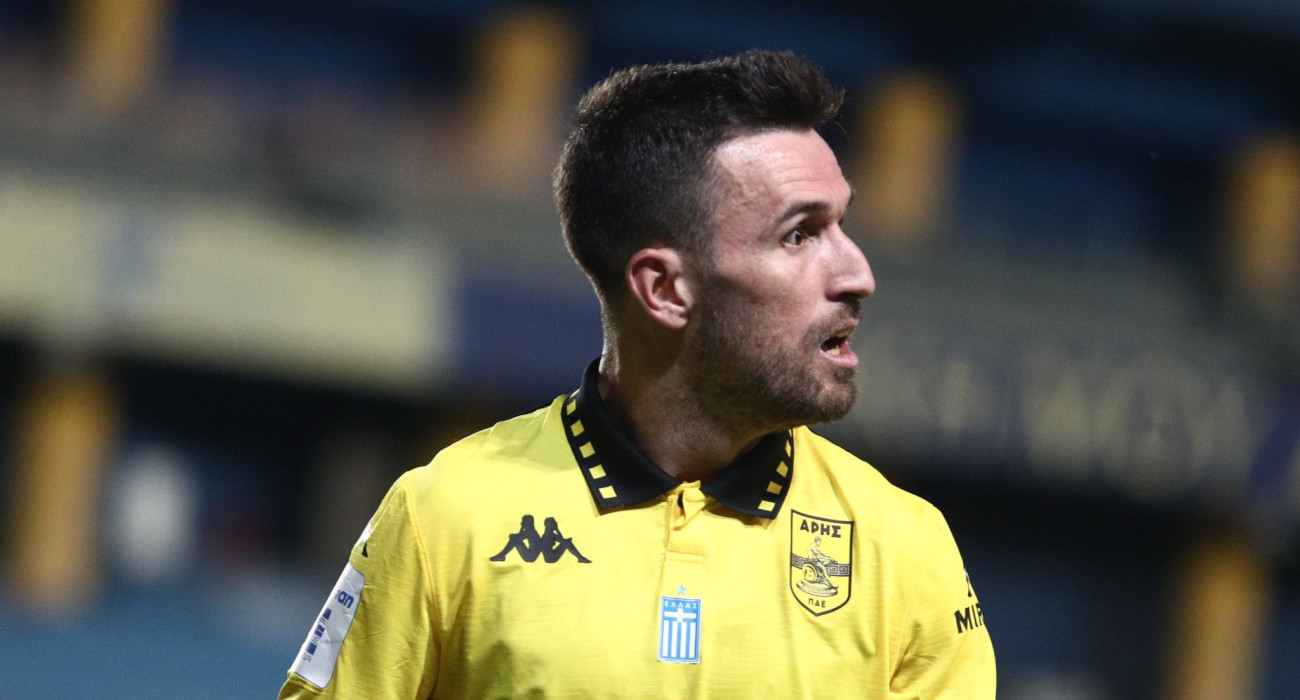 Ο Γιάννης Γιαννιώτας με τη φανέλα του Άρη / Πηγή: Eurokinissi