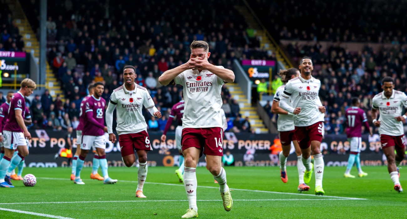 Ο Βίκτορ Γιόκερες πανηγυρίζει στο Μπέρνλι-Άρσεναλ / Πηγή: Imago