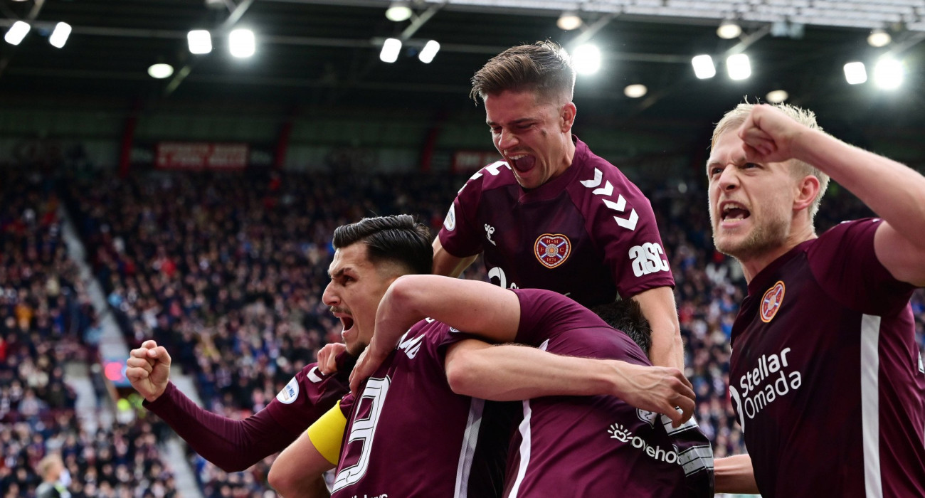 Ο Αλέξανδρος Κυζιρίδης πανηγυρίζει με τους συμπαίκτες του / Πηγή: Imago