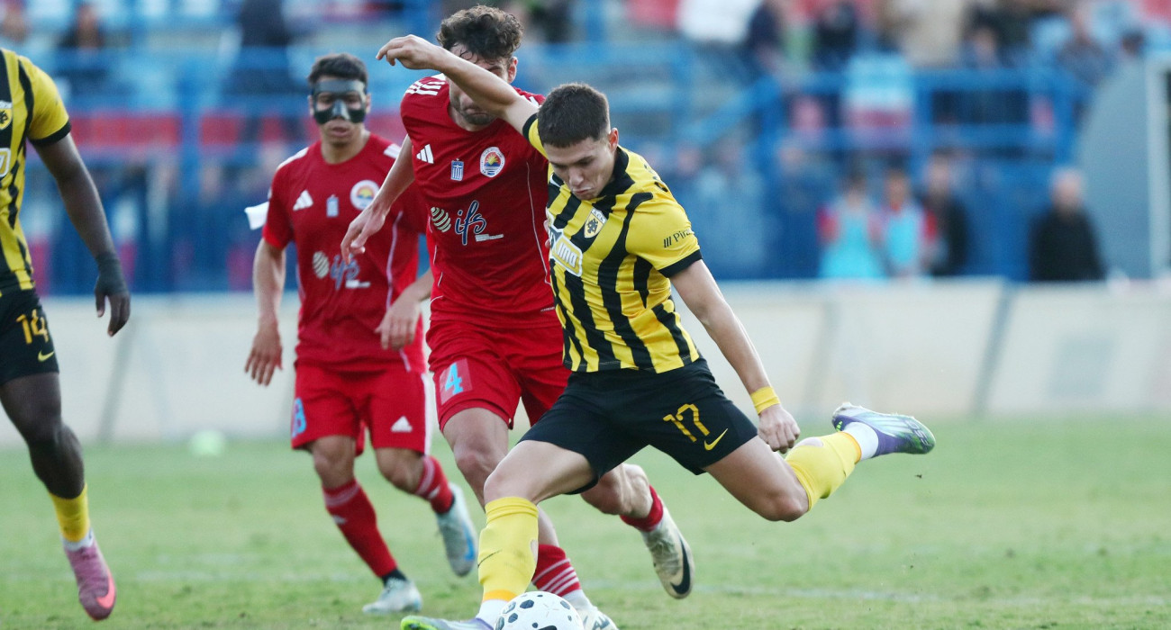 Η στιγμή που ο Δημήτρης Καλοσκάμης σουτάρει και σκοράρει με την ΑΕΚ / Πηγή: Intime