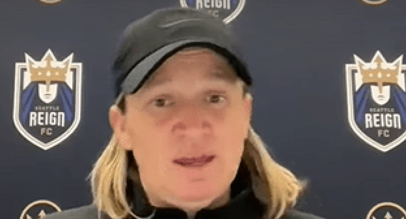 Η προπονήτρια Λόρα Χάρβεϊ / Screenshot