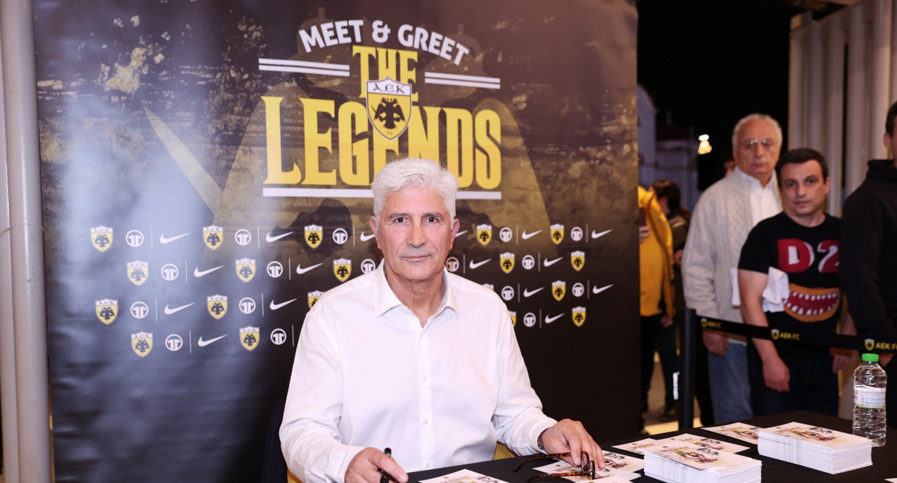 Ο Στέλιος Μανωλάς στην μπουτίκ της ΑΕΚ / Πηγή: Intime