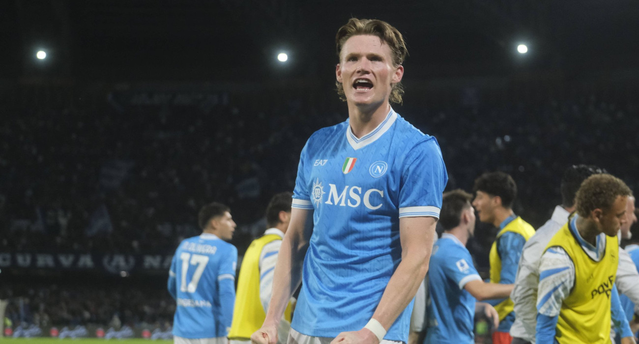 Ο Σκοτ ΜακΤόμινεϊ πανηγυρίζει στο Νάπολι-Ίντερ / Πηγή: Imago