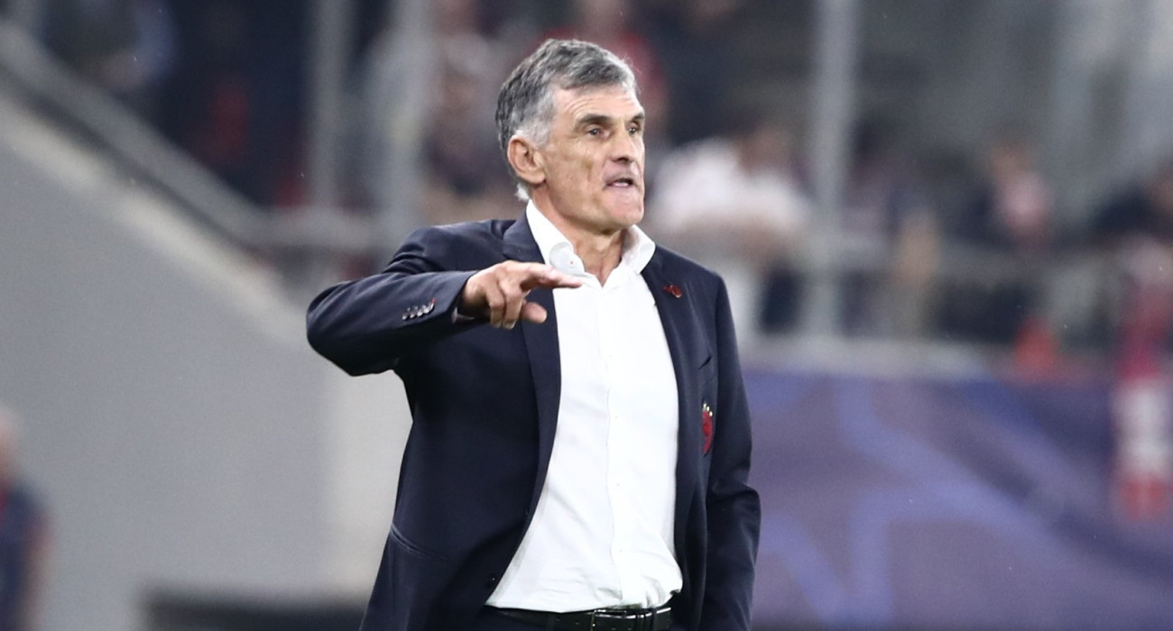 Ο Χοσέ Λουίς Μεντιλίμπαρ στο Ολυμπιακός-Αϊντχόφεν / Πηγή: Intime