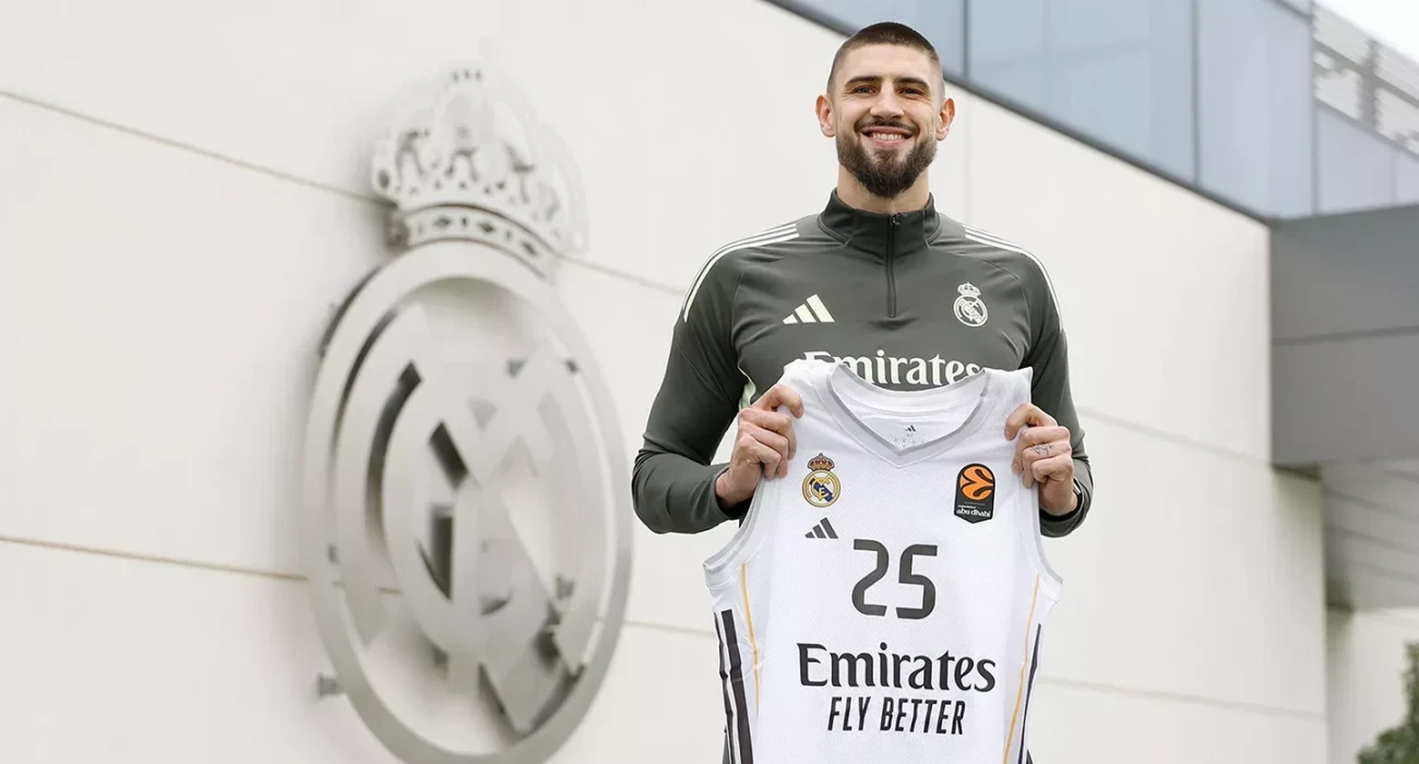 Ο Άλεξ Λεν με φανέλα της Ρεάλ Μαδρίτης - Πηγή: Real Madrid baloncesto
