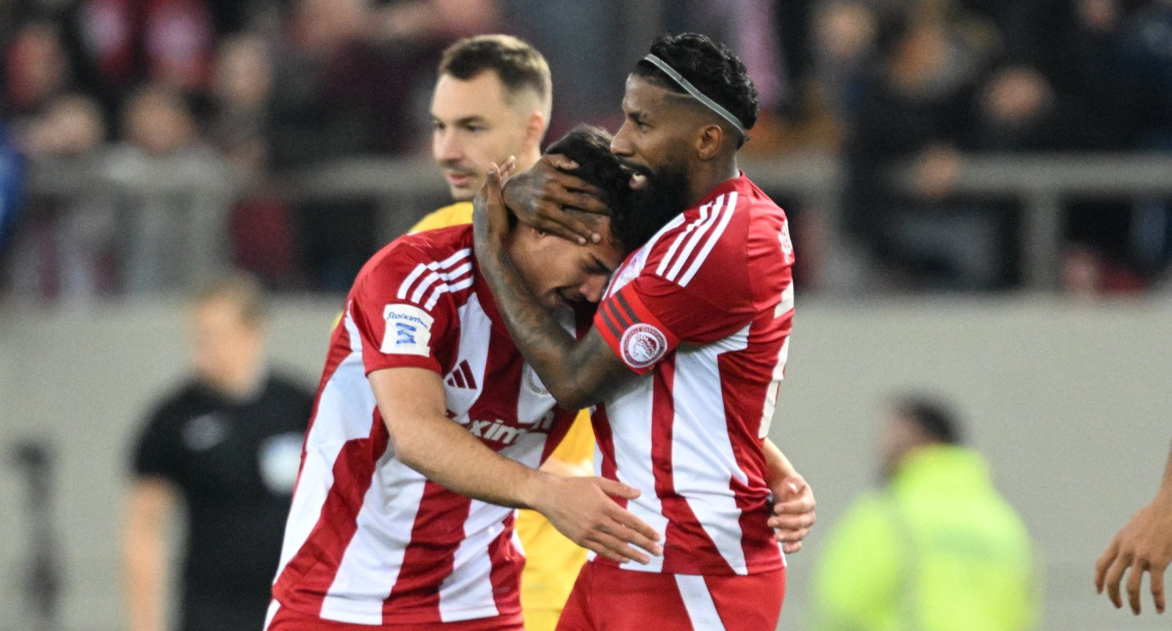 Ο Ροντινέι με τον Μπάμπη Κωστούλα στον Ολυμπιακό / Πηγή: Eurokinissi