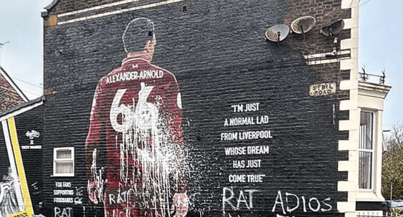 Το γκράφιτι του Τρεντ Αλεξάντερ Άρνολντ / Screenshot (@AnythingLFC_)