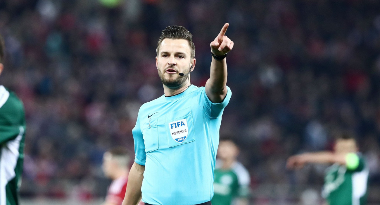 Ο διαιτητής Ντάνιελ Σλάγκερ / Πηγή: Intime