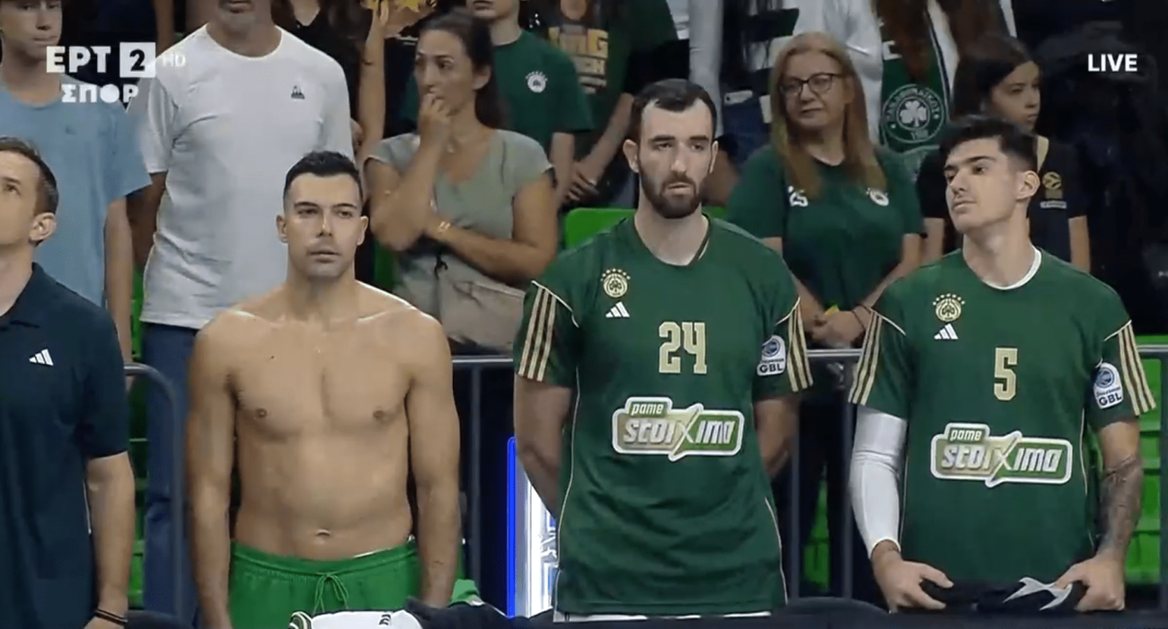 Ο Σλούκας δεν πρόλαβε να βάλει τη φανέλα του πριν την ανάκρουση του Εθνικού Ύμνου (video)