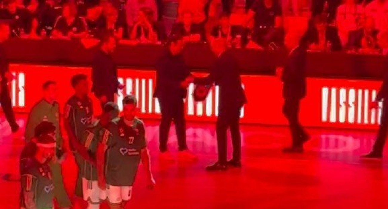 Η χειραψία Αταμάν-Σπανούλη πριν από το τζάμπολ του αγώνα του Παναθηναϊκού στο Μονακό (video)