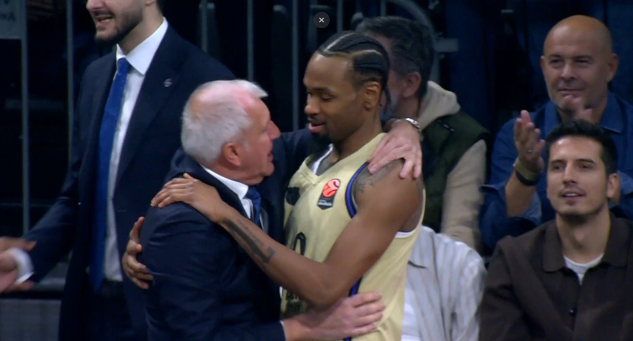 Ο Ζέλικο Ομπράντοβιτς σε ένα τρυφερό τετ-α-τετ με τον τέως παίκτης του, Κέβιν Πάντερ / Screenshot