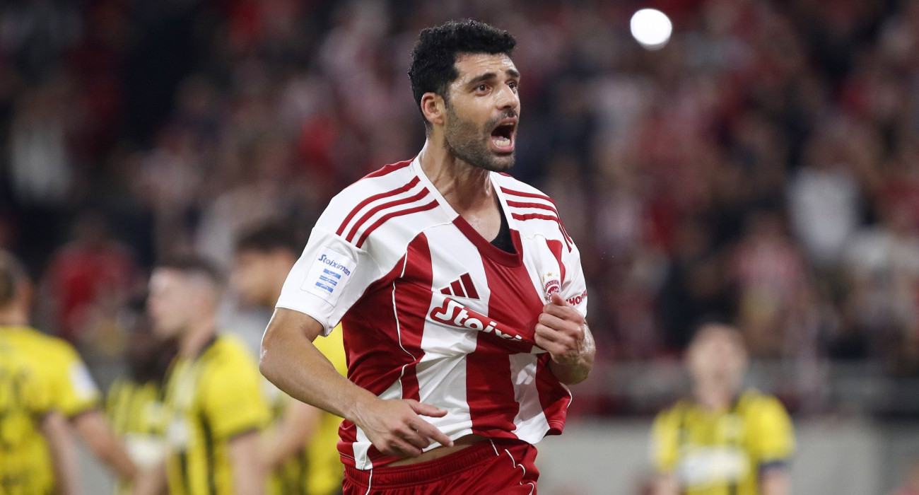 Ο Μέχντι Ταρέμι πανηγυρίζει στο Ολυμπιακός-ΑΕΚ /Πηγή: Eurokinissi