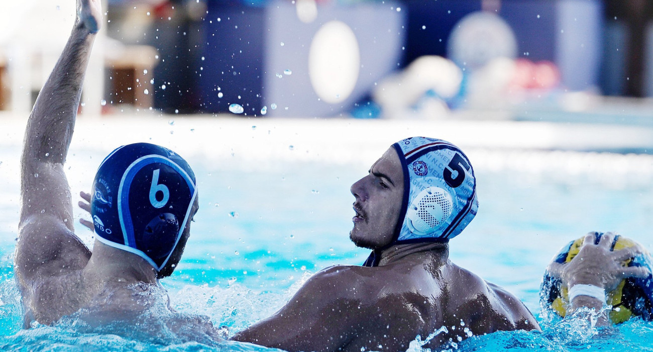 Ο Μπάμπης Τρούλος στον αγώνα του Ναυτικού Ομίλου Βουλιαγμένης / Πηγή: Intime