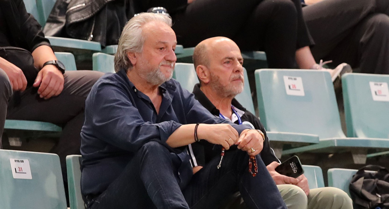 Ο Γιάννης Κομπότης με τον Γιάννη Αλαφούζο / Πηγή: Intime