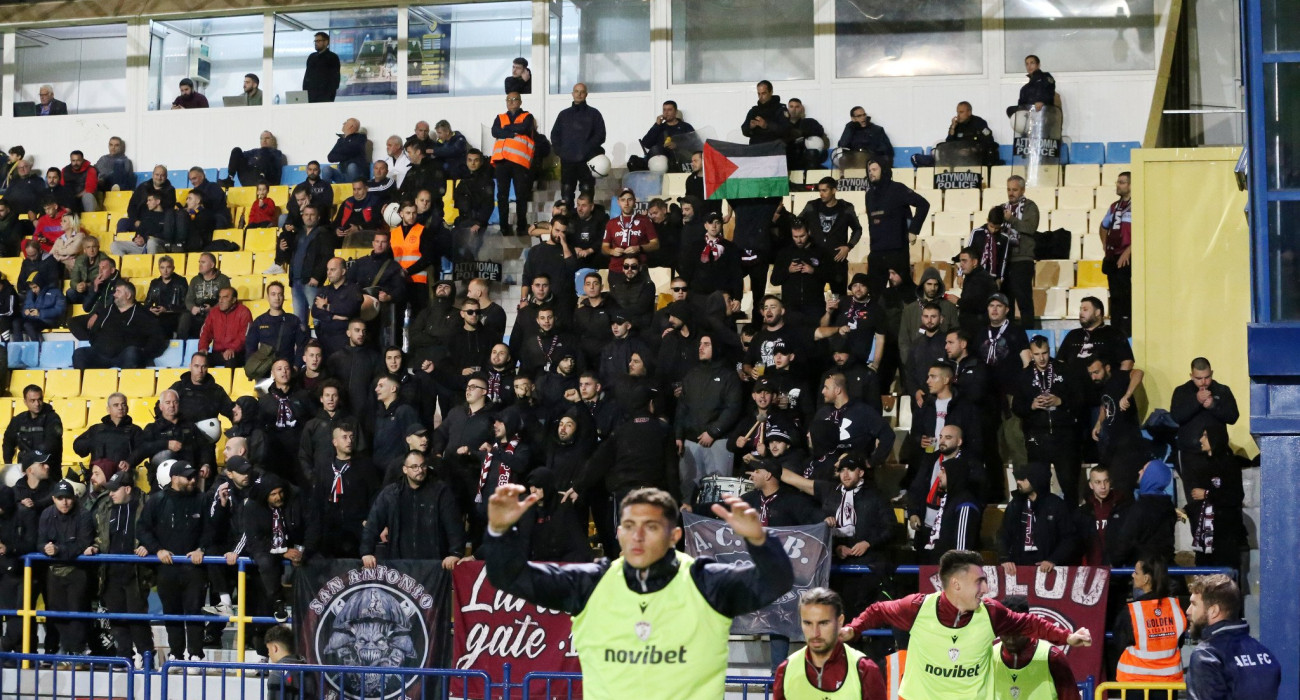 Οι οπαδοί της ΑΕΛ Novibet στο Αγρίνιο / Πηγή: InTime