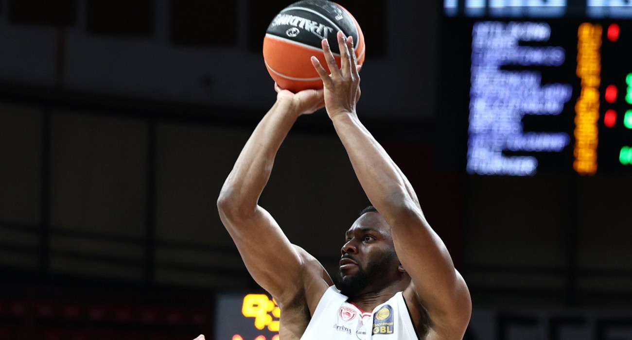 Ο Κίναν Έβανς με τη φανέλα του Ολυμπιακού/Πηγή: Intime