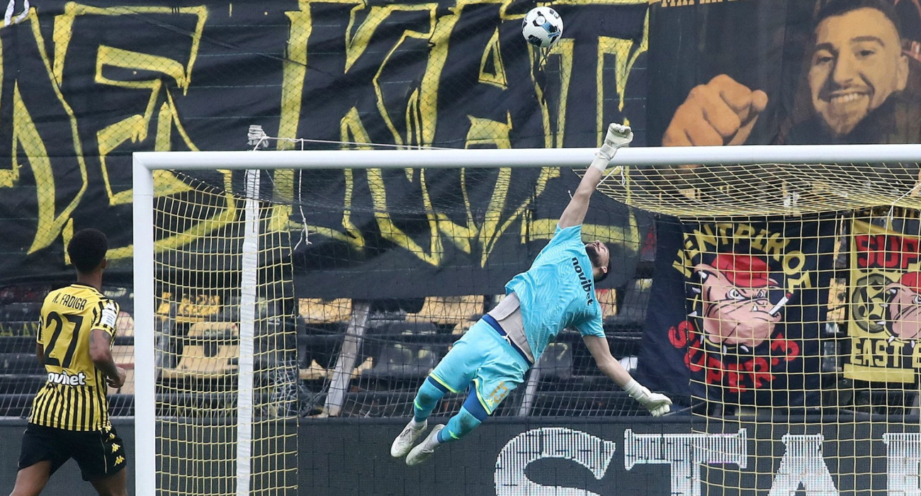 Ο Διούδης σε μια απ΄'ο τις επεμβάσεις του στο ματς με τον Αστέρα/Πηγή: Intime