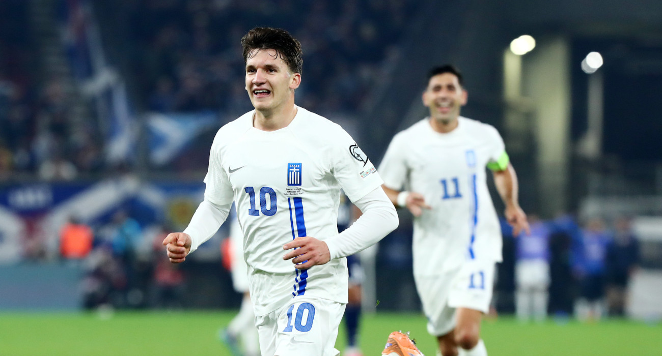 Ο Χρήστος Τζόλης πανηγυρίζει το απίθανο γκολ που πέτυχε κόντρα στη Σκωτία, Πηγή: Intime