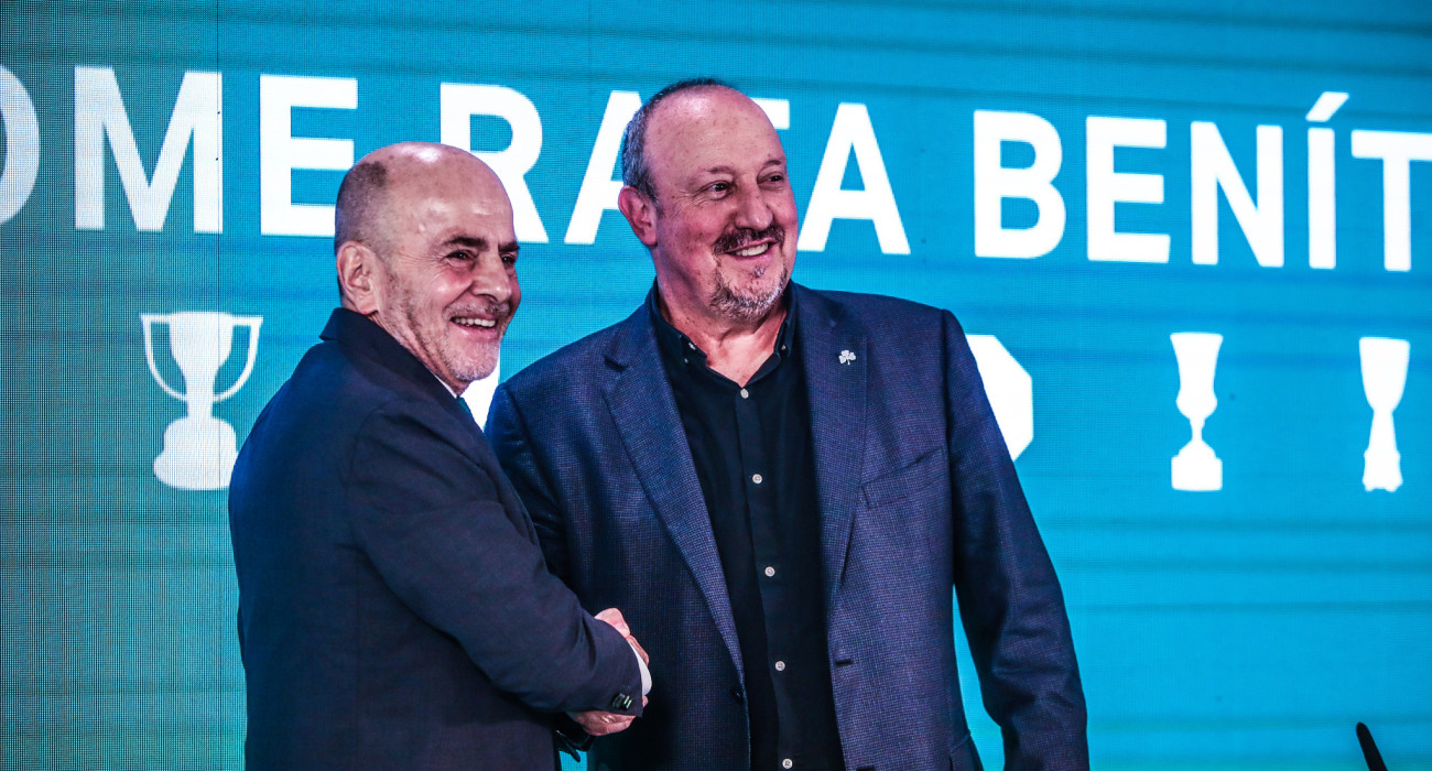 Ο Γιάννης Αλαφούζος και ο Ράφα Μπενίτεθ / Πηγή: Eurokinissi