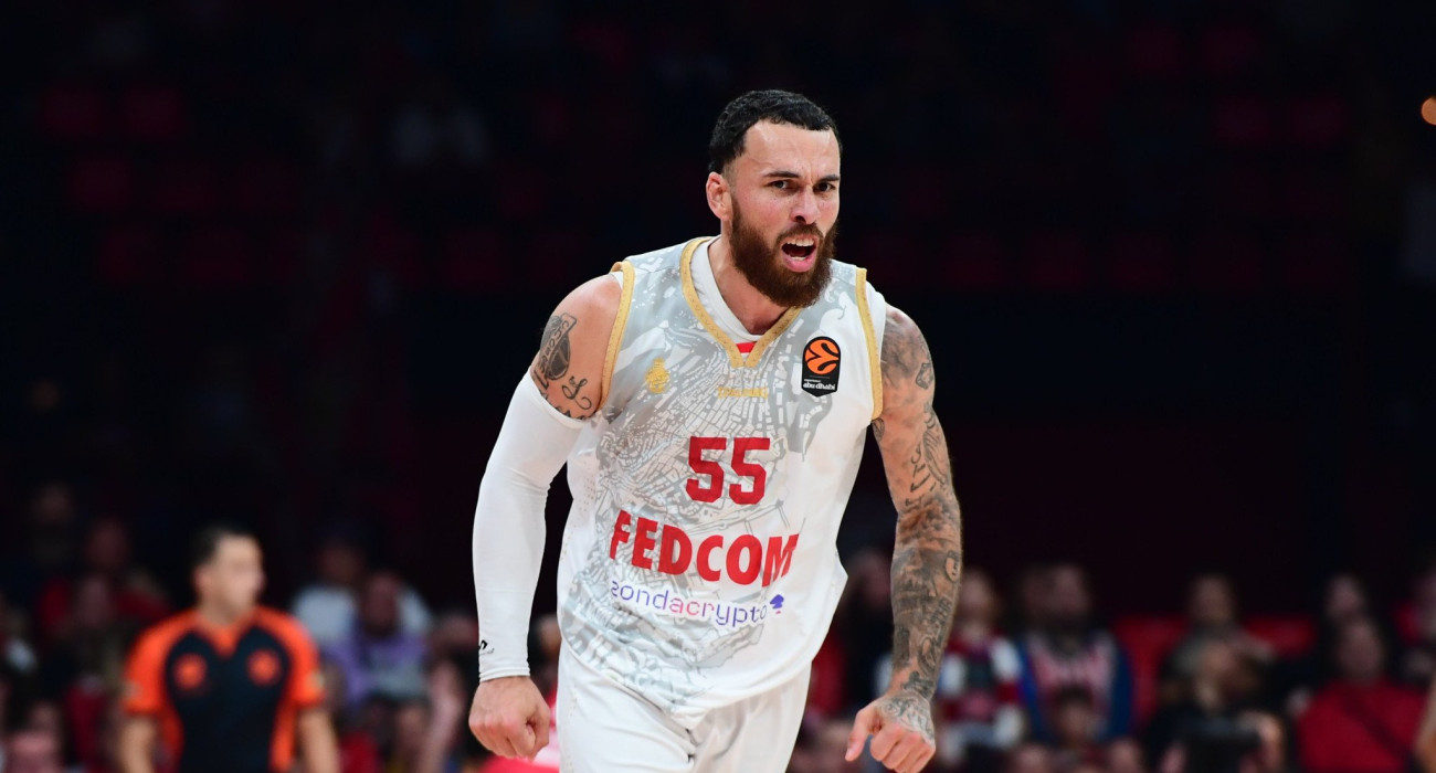 Ο Μάικ Τζέιμς αγωνίζεται στο ΣΕΦ, απέναντι στον Ολυμπιακό / Πηγή: Eurokinissi