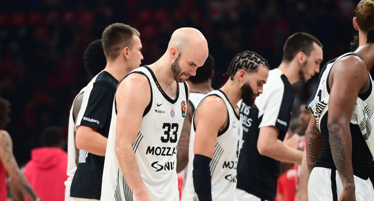 Οι παίκτες της Παρτιζάν περίλυποι μετά την ήττα από τον Ολυμπιακό/Πηγή: Eurokinissi