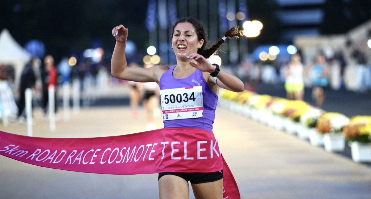 Η Μελίσσα Αναστασάκης περνά πρώτη τη γραμμή του τερματισμού / Πηγή: Eurokinissi