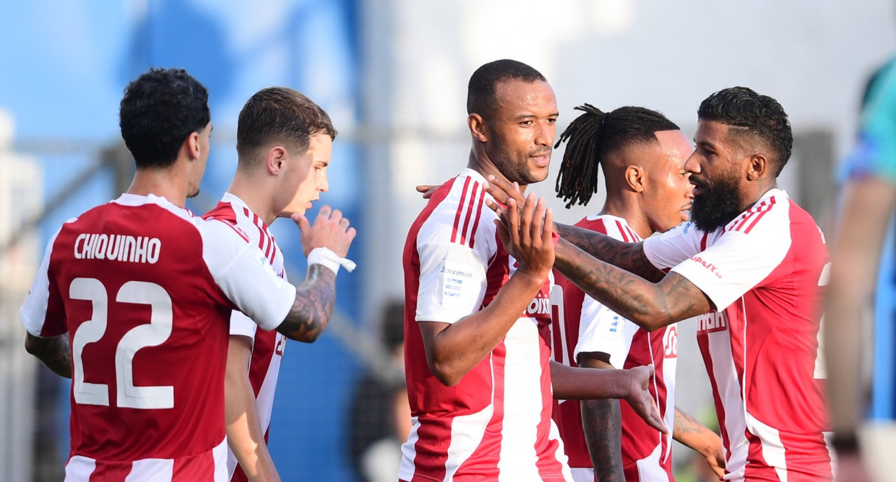 Οι ποδοσφαιριστές του Ολυμπιακού πανηγυρίζουν / Πηγή: Eurokinissi