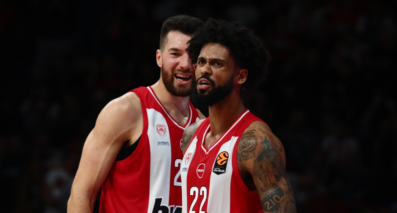 Ο Τάιλερ Ντόρσεϊ πανηγυρίζει με τον Άλεκ Πίτερς - Πηγή: Eurokinissi