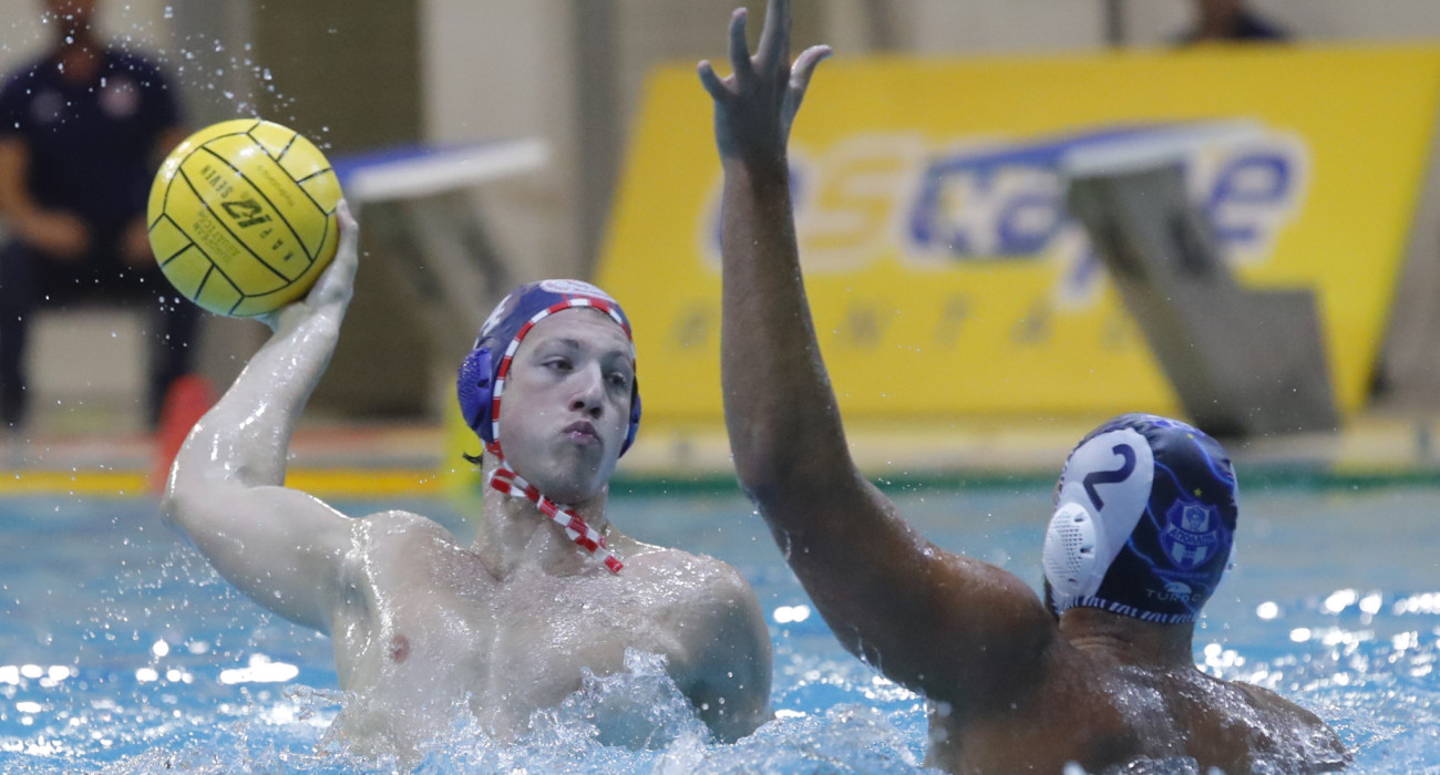 Ο Πούρος σε σουτ για τον Ολυμπιακό / Πηγή: Eurokinissi