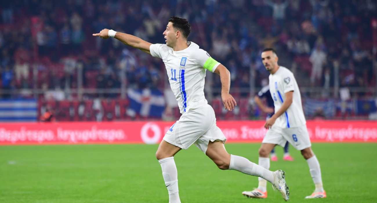 Ο Τάσος Μπακασέτας και η... ενωτική χειρονομία του αμέσως μετά το γκολ / Πηγή: Eurokinissi