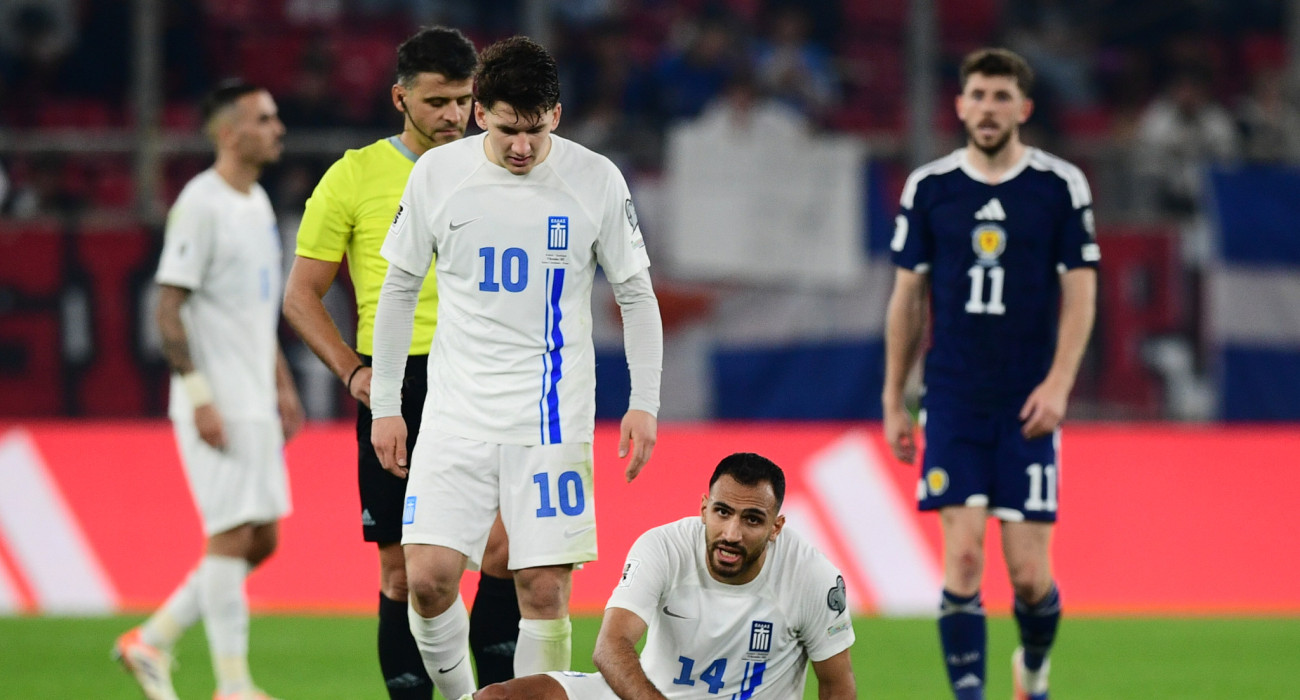 Ο Παυλίδης λίγο πριν αποχωρήσει από το παιχνίδι με τη Σκωτία / Πηγή: Eurokinissi