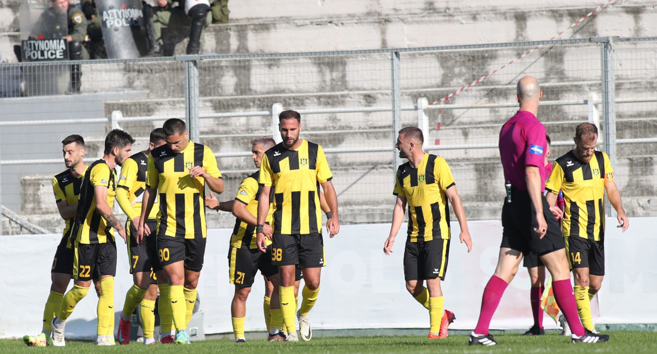 Οι παίκτες της Αναγέννησης Καρδίτσας πανηγυρίζουν / Πηγή: Eurokinissi