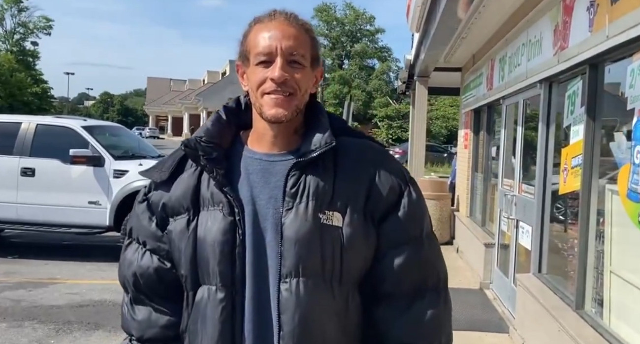 Ο Ντελόντε Γουεστ, ζητιανεύει σε δρόμους της Βιρτζίνια