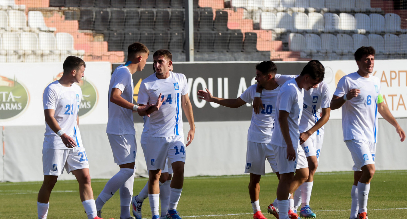 Παίκτες της Εθνικής Νέων πανηγυρίζουν / Πηγή: Eurokinissi