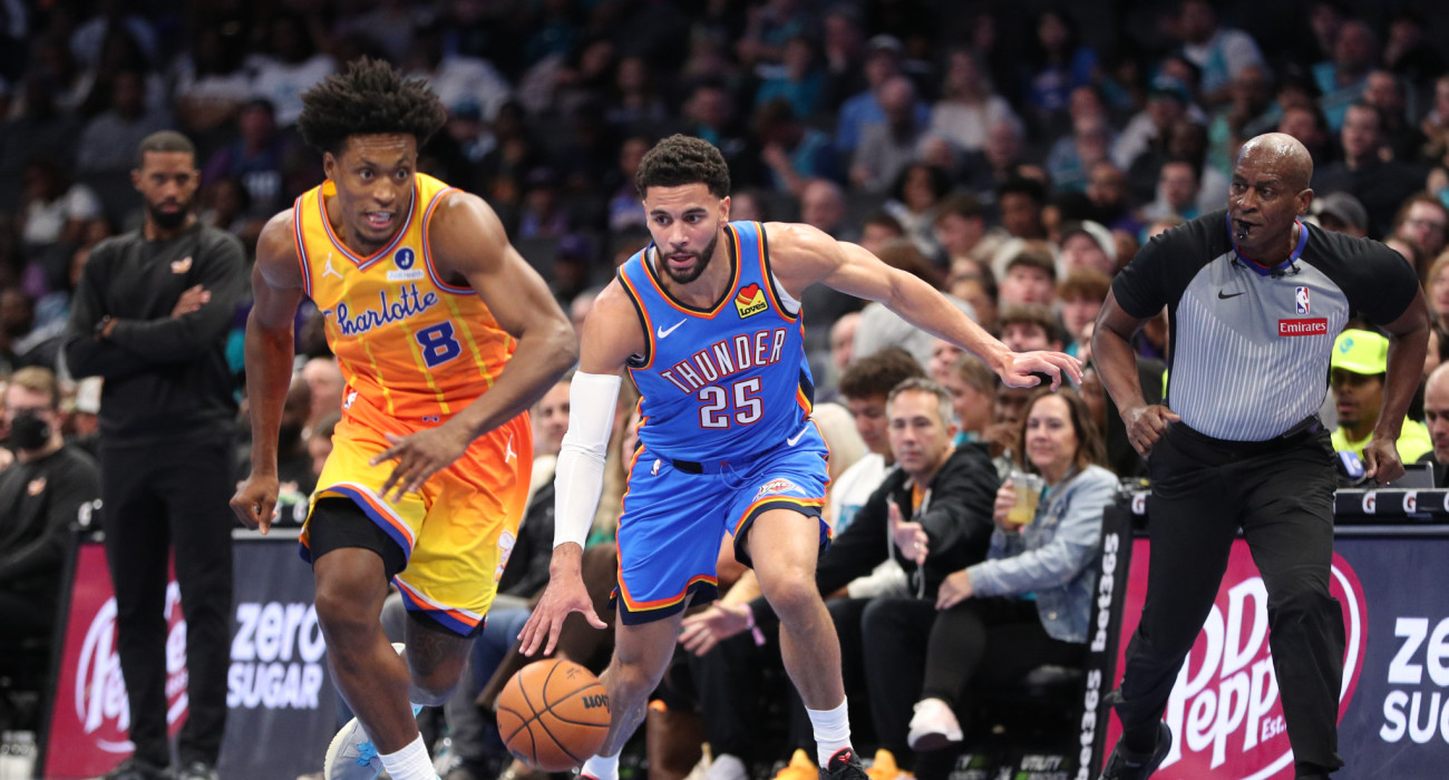 Ο Έι Τζέι Μίτσελ/Photo by Brock Williams-Smith/NBAE via Getty Images