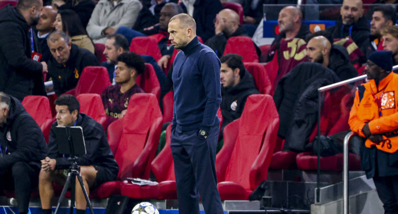 Ο Τζον Χάιτινχα στον πάγκο του Άγιαξ / Πηγή: Imago