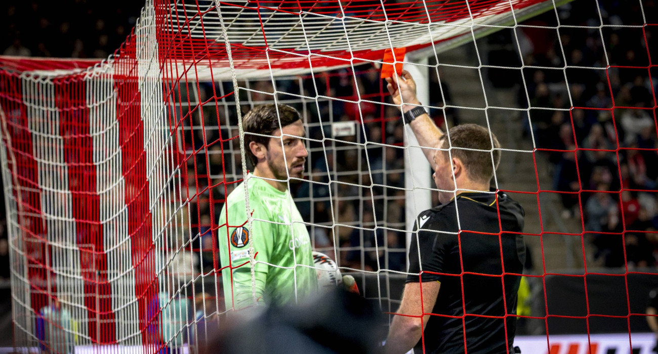 Ο Βασίλης Μπάρκας αποβάλλεται από τον διαιτητή / Πηγή: Imago