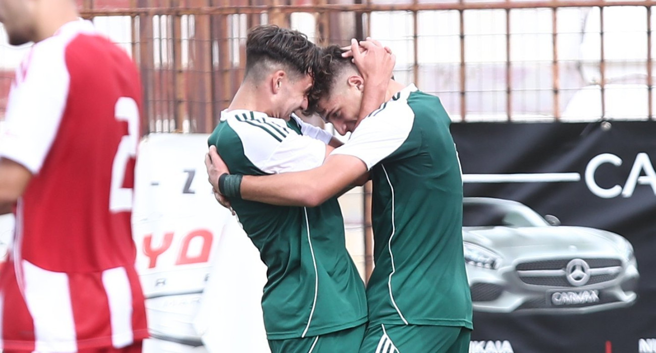 Οι παίκτες της Κ17 του Παναθηναϊκού πανηγυρίζουν το «χρυσό» γκολ στο ντέρμπι με τον Ολυμπιακό - ΠΗΓΗ: ΙΝΤΙΜΕ