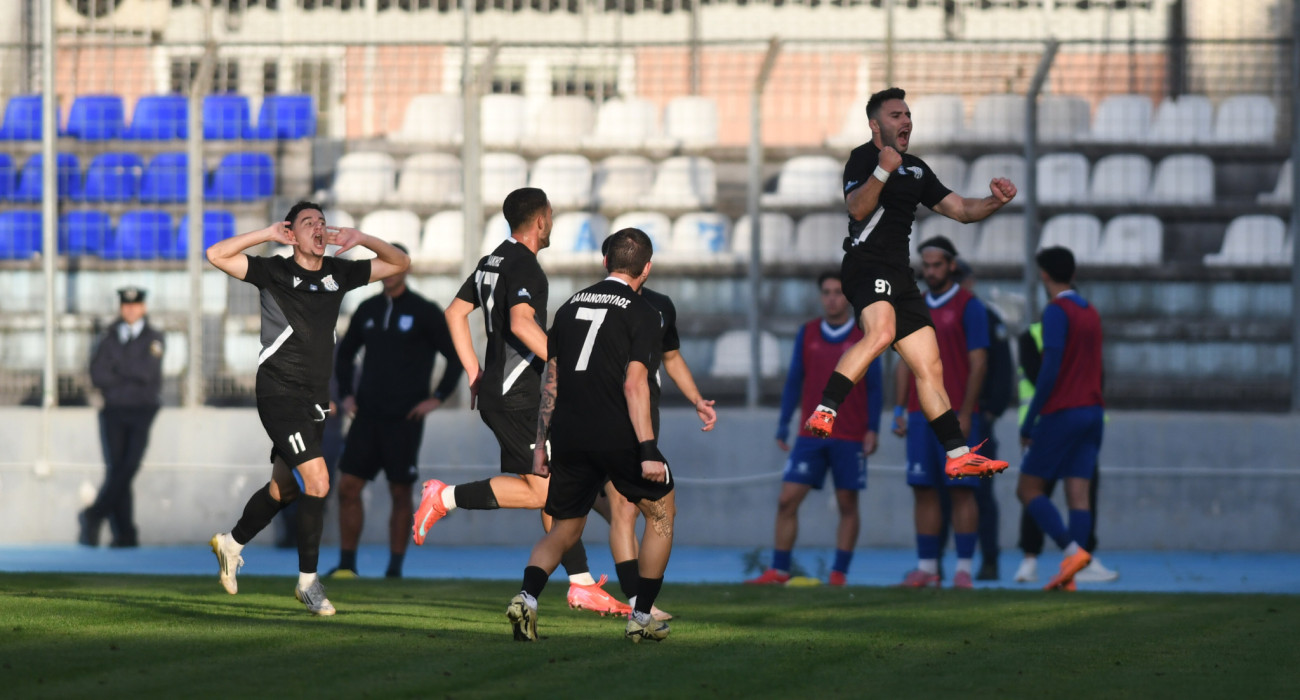 Οι ποδοσφαιριστές του Νέστου Χρυσούπολης πανηγυρίζουν / Πηγή: Eurokinissi