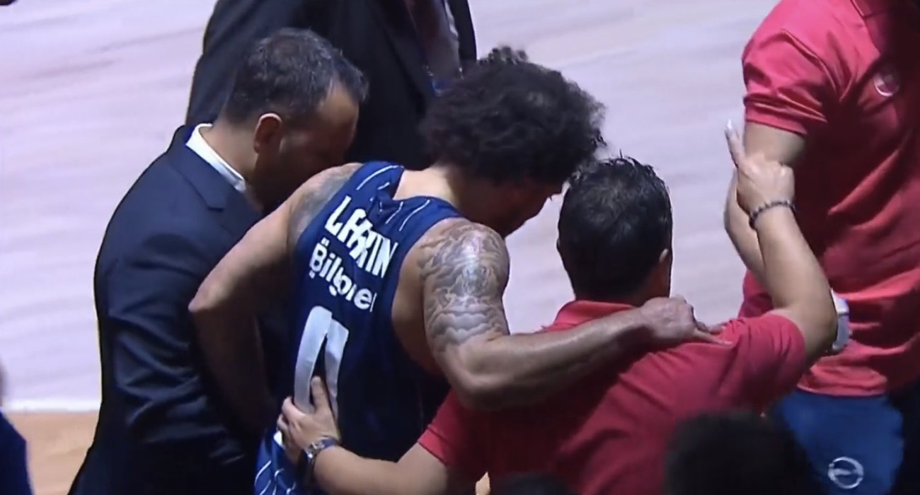 Ο Σέιν Λάρκιν υποφέρει - Πηγή: Screenshot