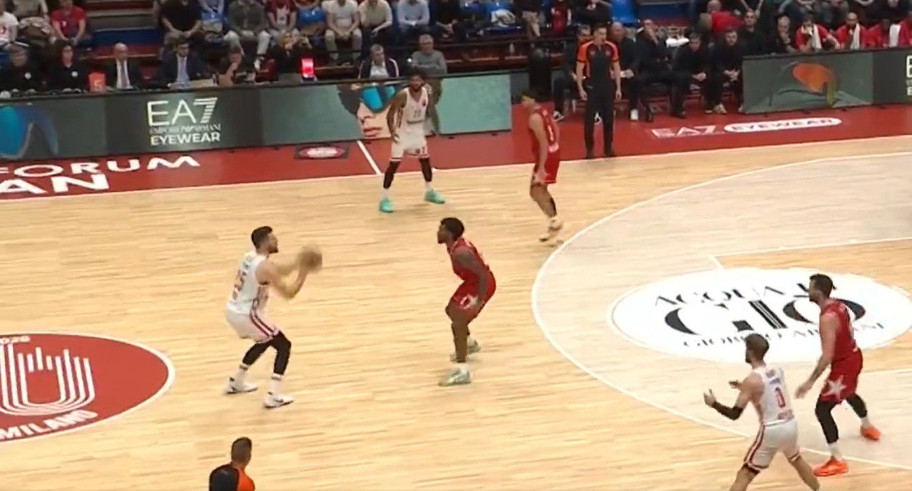 Ο Πίτερς για τρεις σχεδόν από το Logo