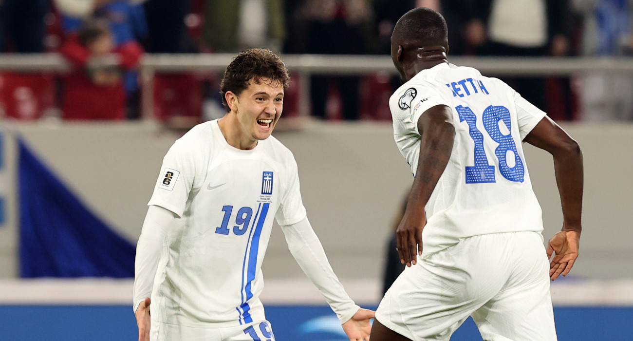 Πανηγυρική στιγμή με τον Καρέτσα και τον Τεττέη / Πηγή: Intime